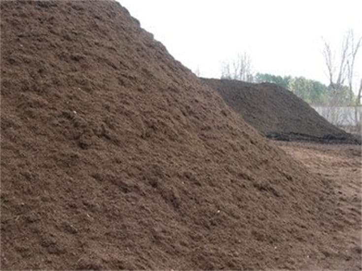 Premium double-shredded hardwood bark mulch in Central Virginia